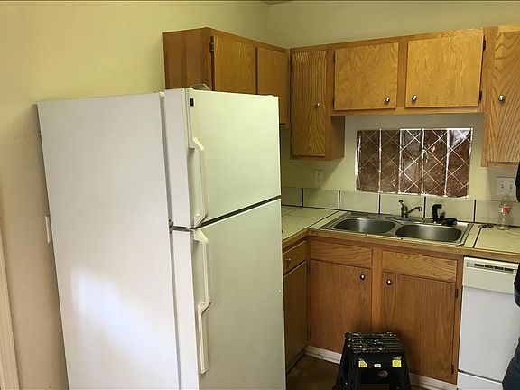 4th image of 620 N Farmerville St #8