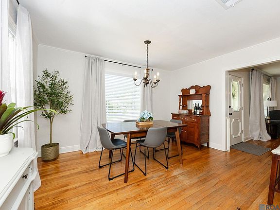 4th image of 4773 Mimosa St