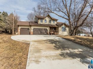 7604 E Palomino Rd, Sioux Falls, SD 57110