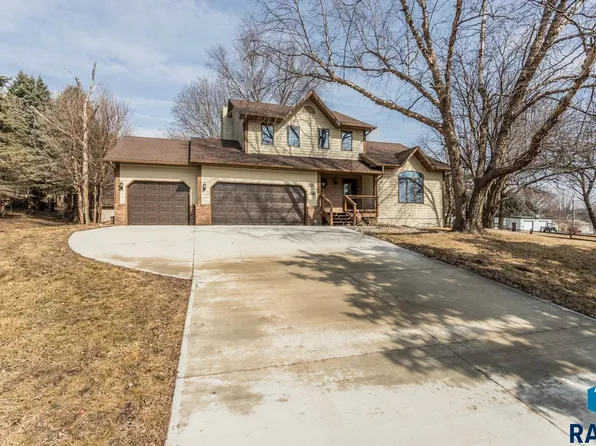 7604 E Palomino Rd, Sioux Falls, SD 57110