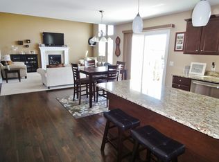 2414 Woods Edge Rd, Perrysburg, OH 43551