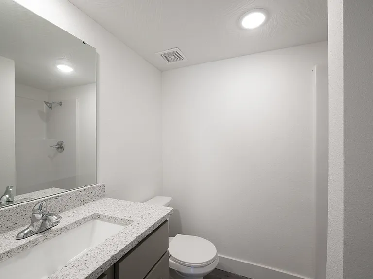 Montclair Point Condominiums — Photo 10