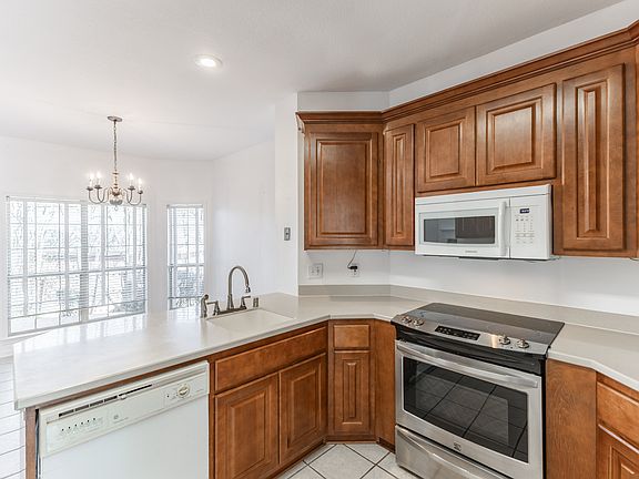5th image of 100 Canterbury Cir #1