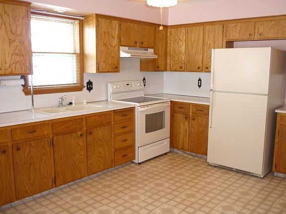 2nd image of 810 1st Ave