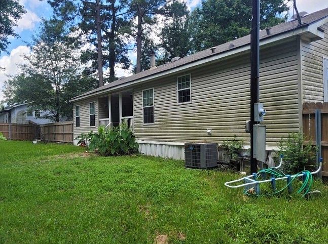 2nd image of 8405 N Woodlands Trl
