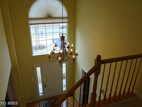Two-Story Foyer with Palladian Window