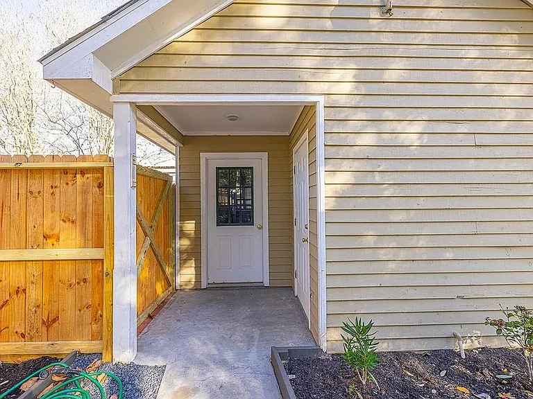 809 Milam St — Photo 26