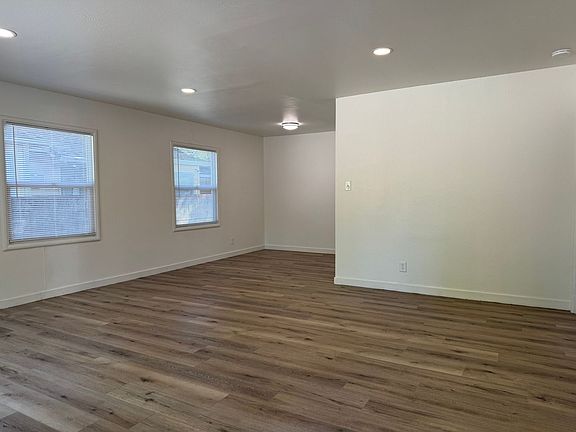 4th image of 1048 Warner St
