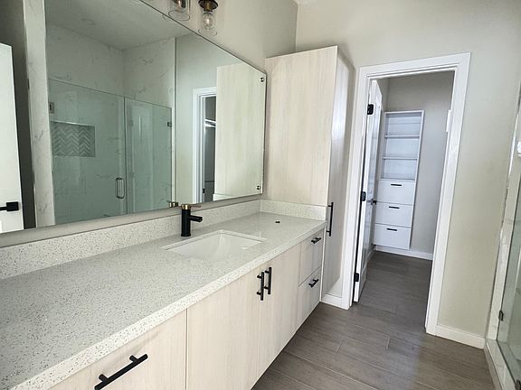 3rd image of 5813 Northwestern Ave #4