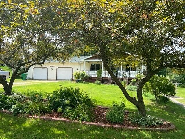 1st image of 25984 Hiawatha Dr