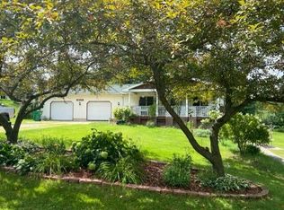 25984 Hiawatha Dr, Sturgis, MI 49091