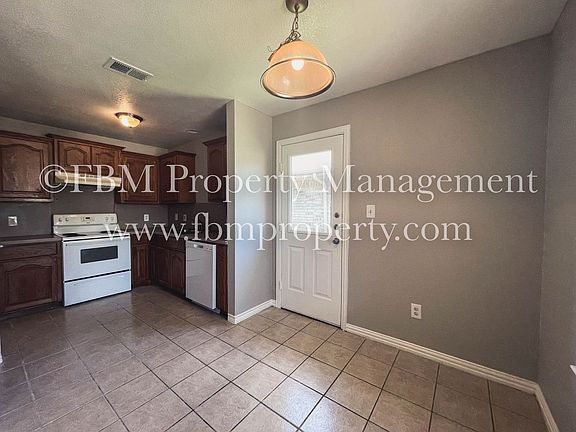 4th image of 1007 NW Main St #A