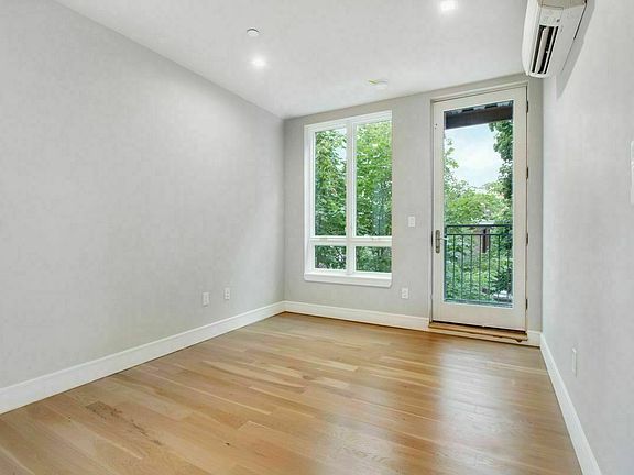 3rd image of 102 Quincy St #4R