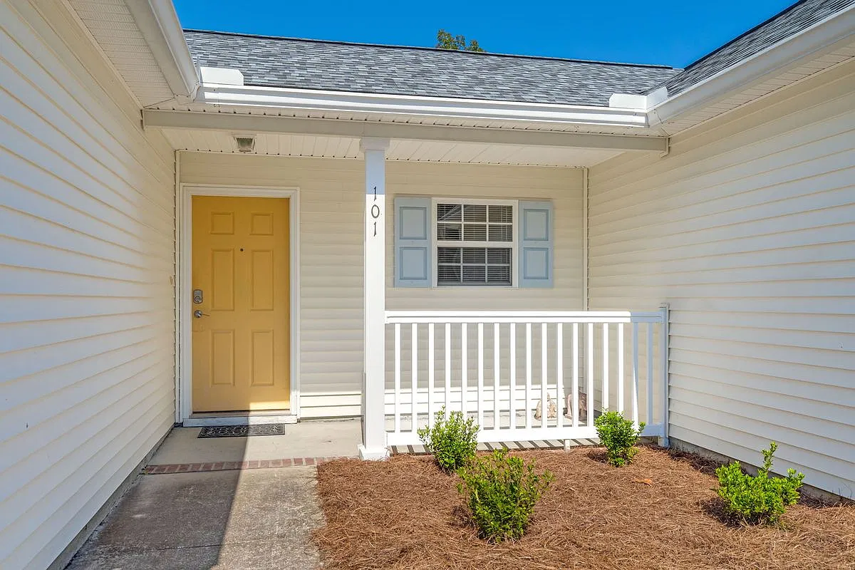 3 bed, 2.0 bath, 1277 sqft, $2,500 — Photo 2