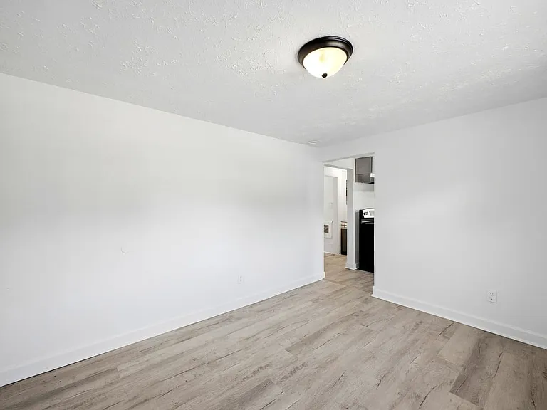 486 Hanley St #A — Photo 6