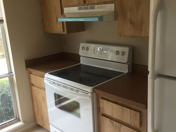 4th image of 4050 SE 20th Ter APT B