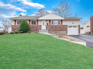 62 Wiltshire Dr, Commack, NY 11725