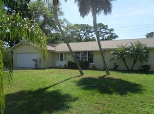 1033 Fairlawn Dr, Rockledge, FL 32955