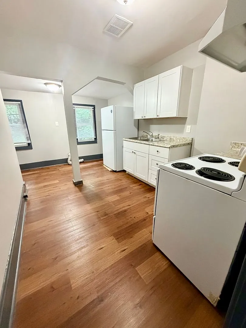 Cozy 2-bed/1 bath Home in Lexington, KY! — Photo 3