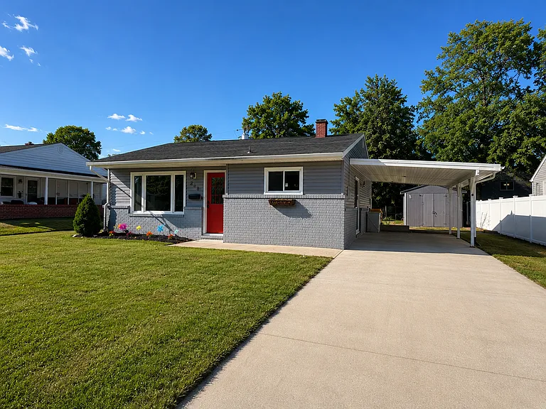 228 Williams Rd — Photo 2