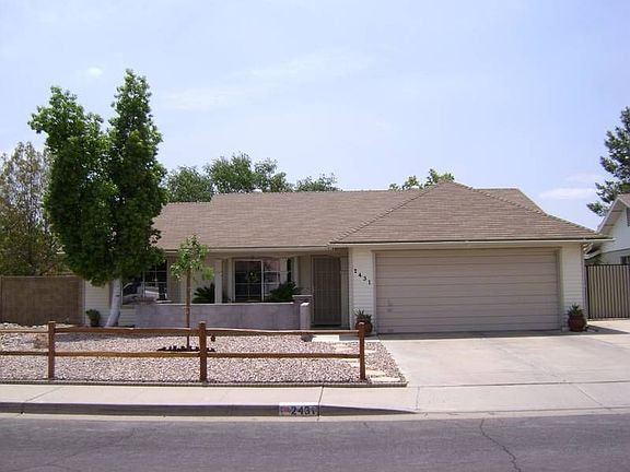 3rd image of 2431 E Catalina Ave