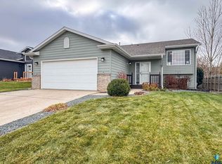 5617 W Hemlock Dr, Sioux Falls, SD 57107