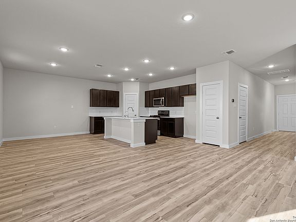 5th image of 5523 Frederick Bluff