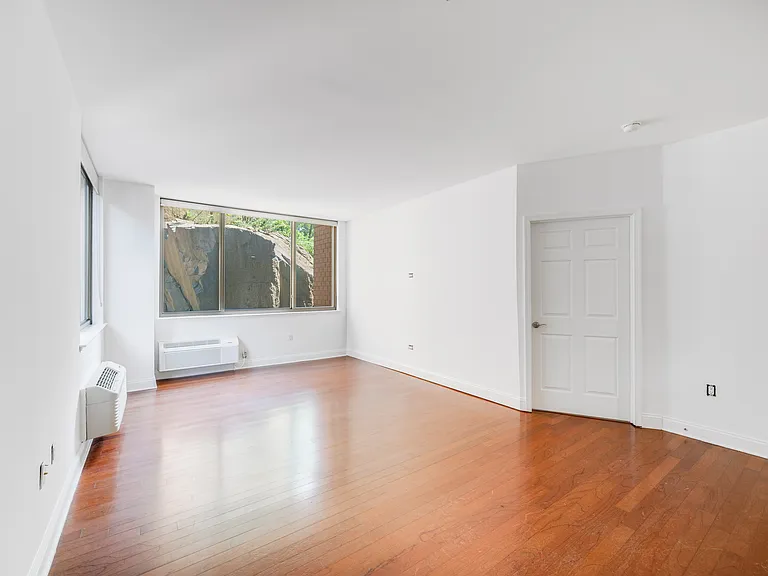 197 Gorge Rd #401 — Photo 4