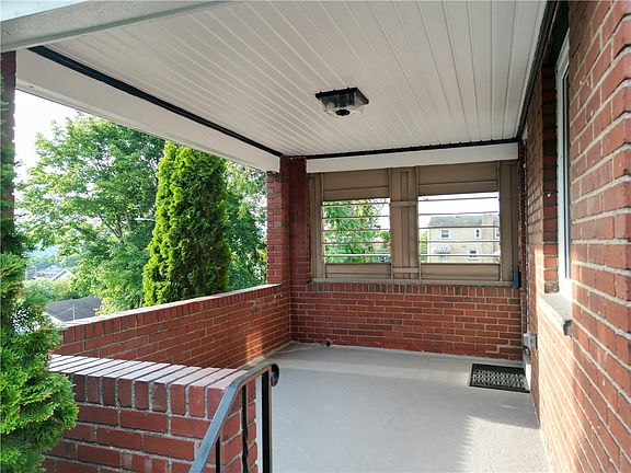 2nd image of 723 Maple St