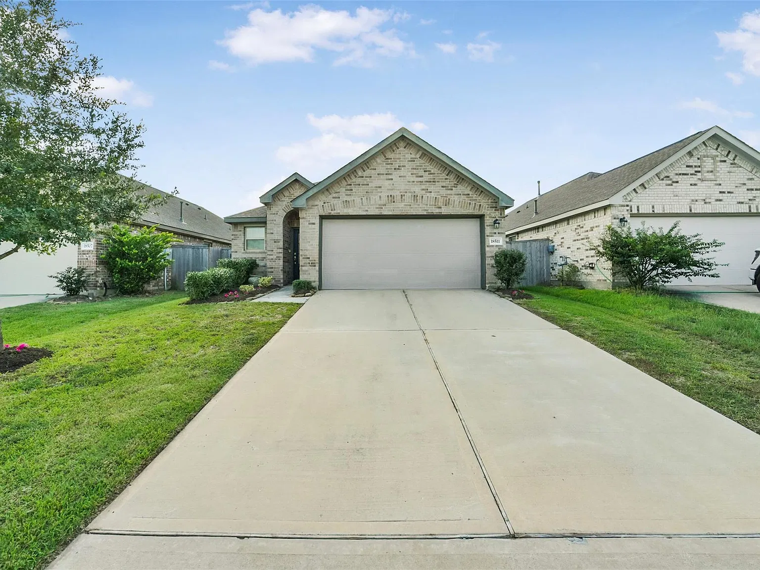3 bed, 2.0 bath, 1704 sqft, $2,100 — Photo 2