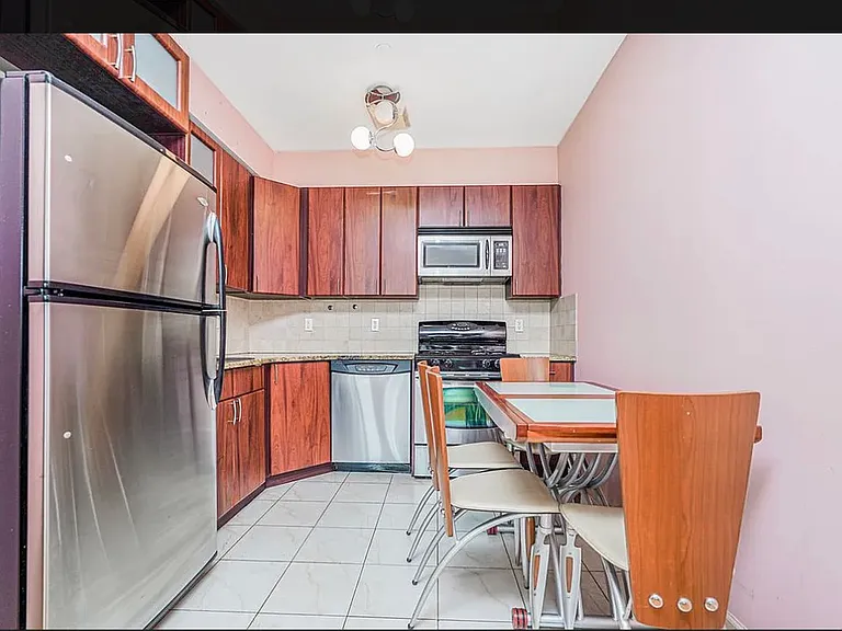 3034 Brighton 1 St #B — Photo 3