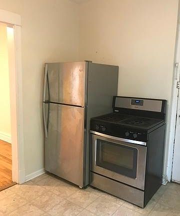 4th image of 1520 W Ardmore Ave