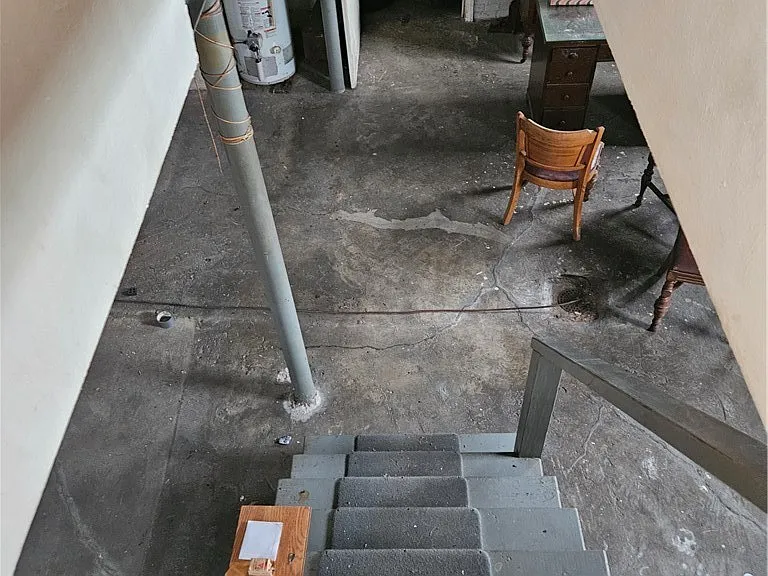 706 Upston St #FRONT — Photo 31