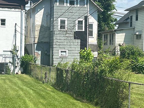5th image of 2805 3rd Ave