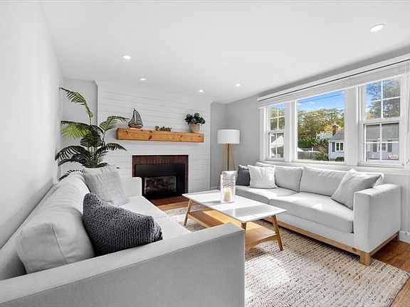 3rd image of 124 Charles Diersch St