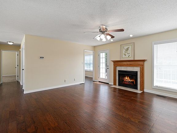 5th image of 3391 Summerfield Dr