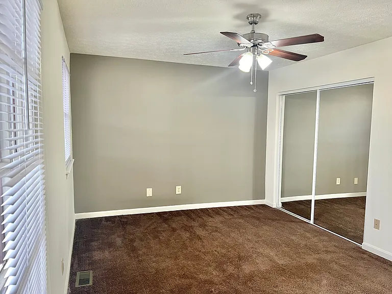 Mayfair Apartments — Photo 35