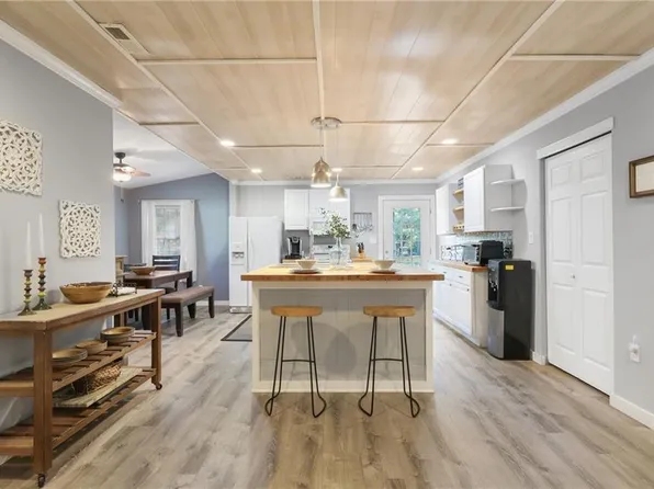 101 Huckleberry Dr, Hartfield, VA 23071