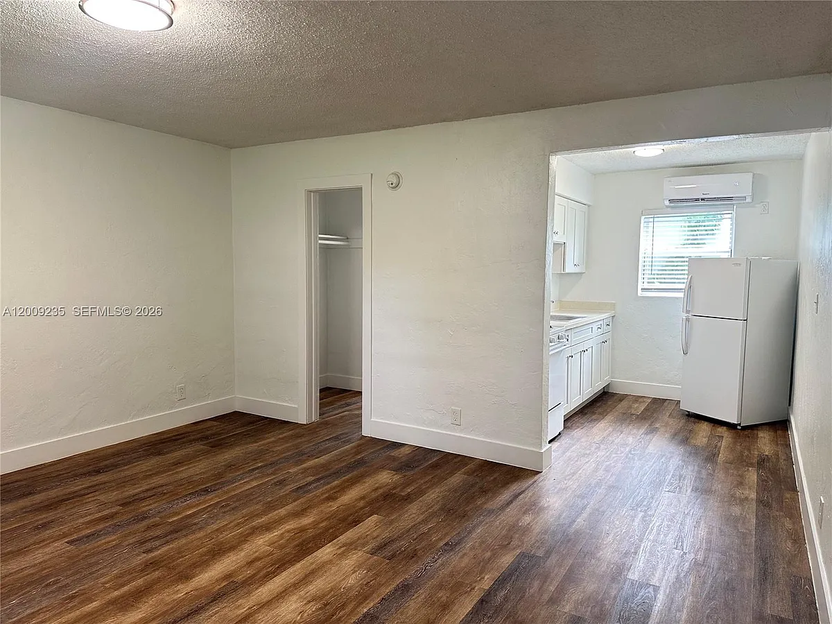 Building Photo - 1821 Thomas St #5