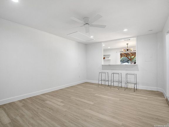 5th image of 2518 BEAR SPRINGS DR