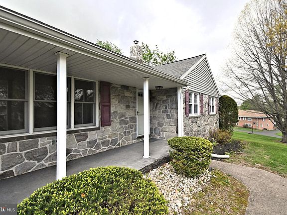 3rd image of 2034 Sunnyside Ave