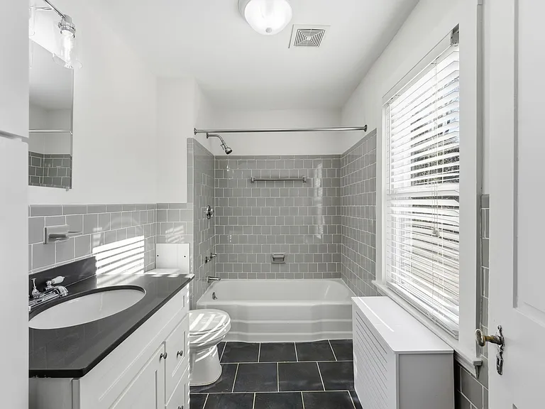 17 N Pleasant St #2 — Photo 3