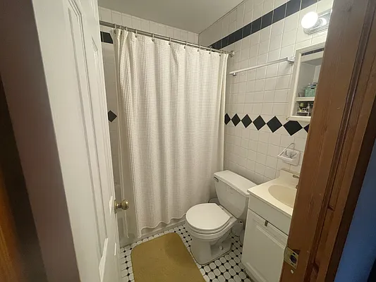 Rented by Standard Living Realty Inc | media 6