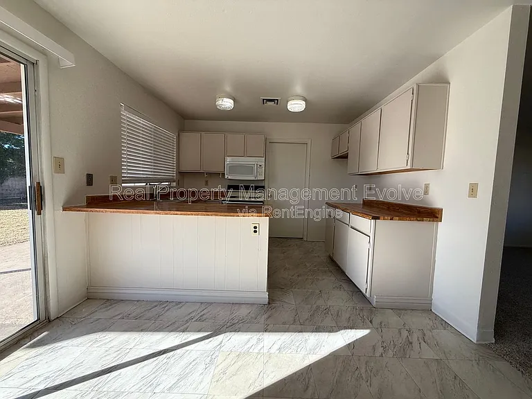 6437 W Sierra St — Photo 7
