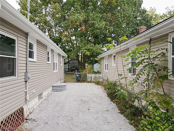 3rd image of 916 Cole Ave