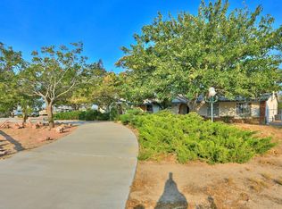 10847 Columbine Rd, Oak Hills, CA 92344