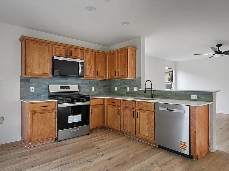17129 Hamilton Point Cir — Photo 6
