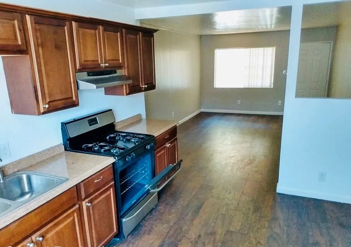 4406 Menlo Ave — Photo 2