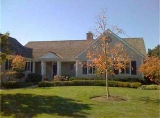 360 Edgefield Ln, Lake Forest, IL 60045