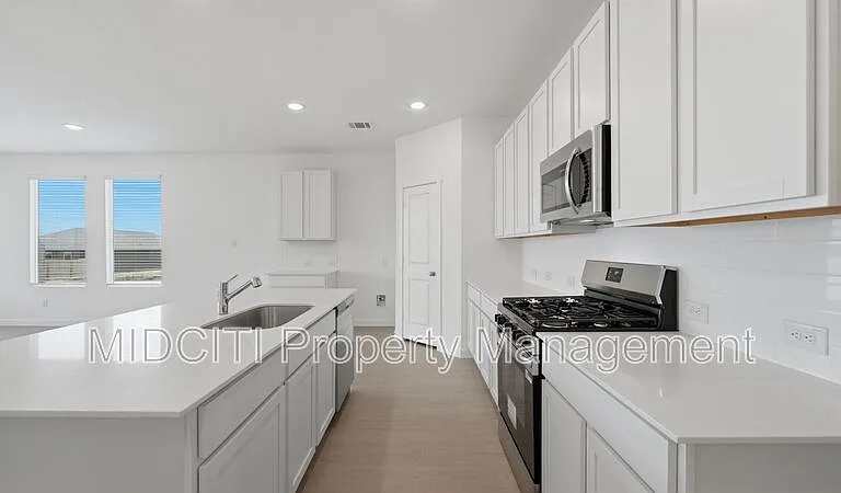 1304 Apron Trl — Photo 5